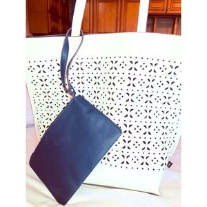 Large Echo Design purse with matching wristlet